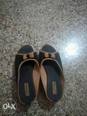 Pair of new sandals.. Anyone who wants it plz