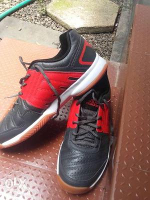 Red-and-black Low-top Sneakers