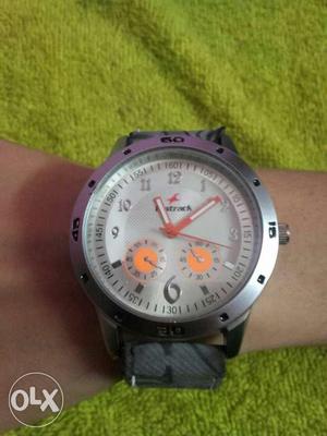 Round silver watch with printed band new