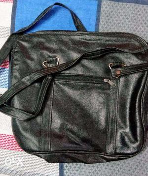 Soft leather shoulder bag in good condition