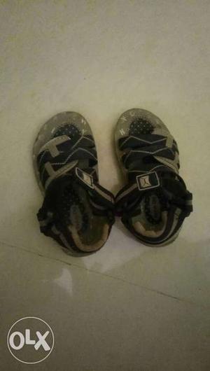 Toddler's Beige-and-black Velcro Strap Sandals