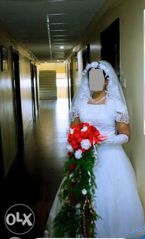 Wedding gown with accesories