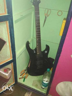 Xcort 5 lead Guitar very good condition