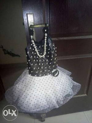 A very beautiful dress for baby girl size is 22 (2to4yr)
