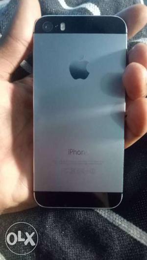 IPhone 5s 16 GB only just 3 month old with bill