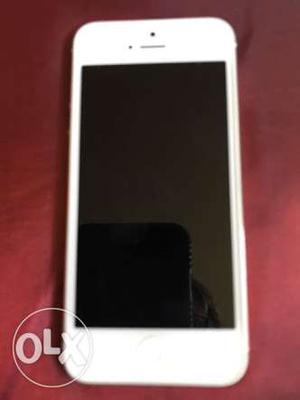 Iphone5 white 16gb with gud look n used very less