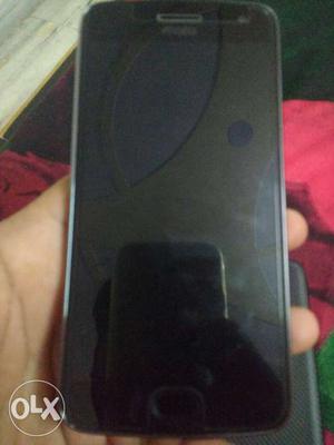 Scratcless Moto g5 plus phone just one month old