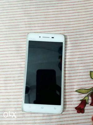 Vivo v1 gold good condition mobile, charger or