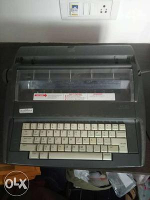 Brother electronic typewriter with super fine