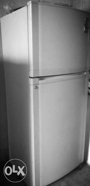LG fridge 5 years old for sale in good condition