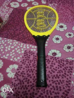Mosquito racket with emergency light