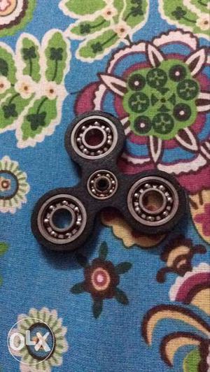 This spinner middle side is broken