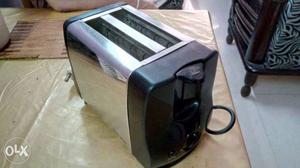 Black and Decker toaster, excellent condition.