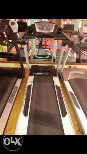 Commercial Treadmill 3Hp good running, gym used
