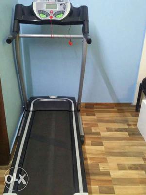 Treadmill in almost new condition inbuilt