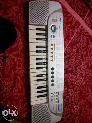 White Casio Electric Keyboard