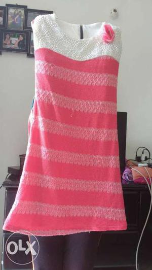 3 dresses, Pink And White Scoop-neck Sleeveless Shirt