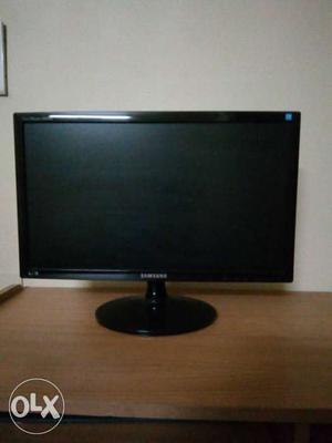 Black Samsung Flat LED monitor with keyboard and mouse