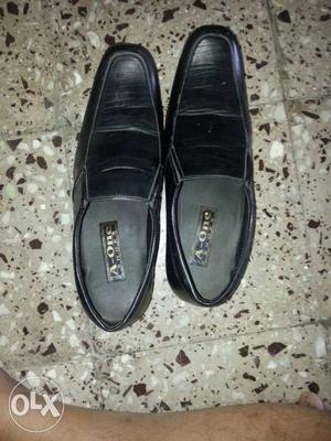 Formal shoes,almost new, only use once. size 7.