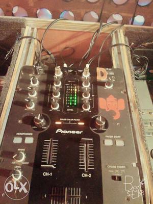 Its a dj mixer of best quality pioneer 250 In