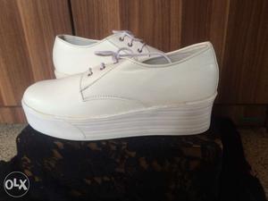 New white shoes of size 41US/UK