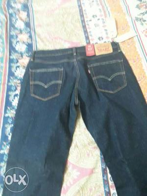 Original levis jean waist 34 selling at 