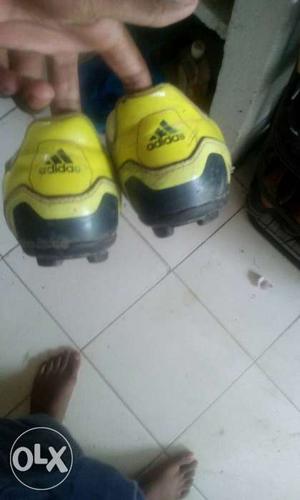Pair Of Yellow-and-black Adidas Cleats
