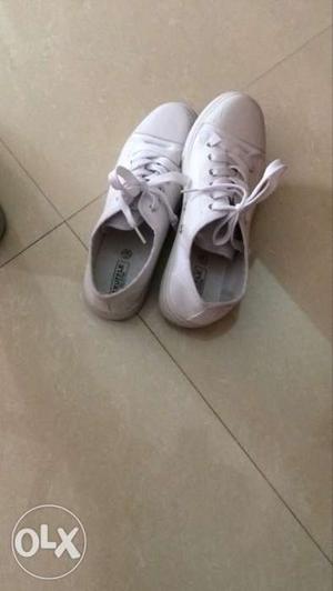 Pair of awesome whitw sneakers..comfort and looks