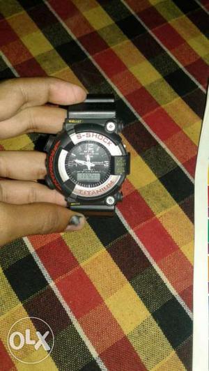 S shock digital watch in good condition at 3