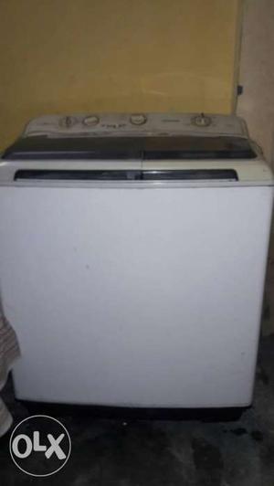 White And Black Twin-tub Washer And Dryer