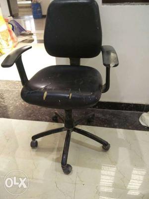 1 year used, moveable chair for office and home
