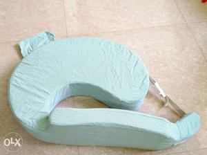 Feeding pillow with washable cover. original cost  rs