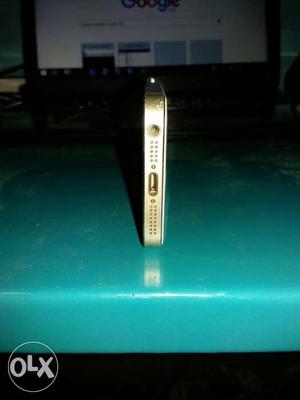 IPhone 5S 32 GB memory with gold colour Finger