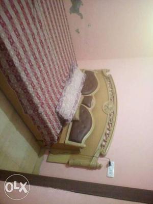 King size Doublebed. with two side tables. very good