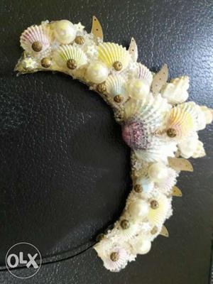A fancy beautiful mermaid crown hairband