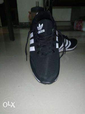 Adidas Shoes For Sale. awesome Black. size 8-9