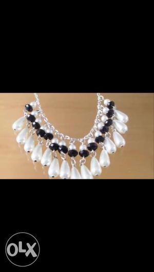 Brand new pearl necklace with earings
