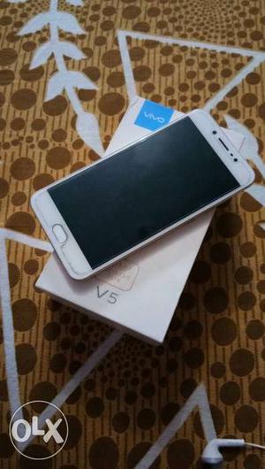 I want to sell my Vivo V5 phone only 4 months old