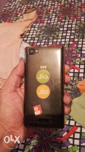 I want to sell my lyf flame 8 with all