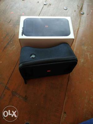 Mi VR HEADSET WITH BILL & box new 2 month old