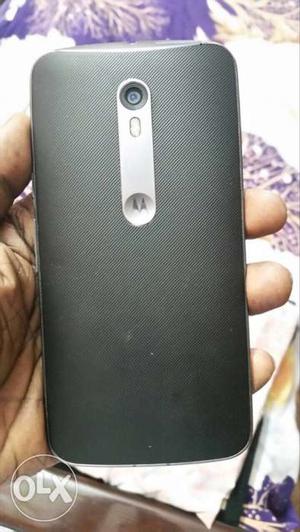 New Moto x style having all accessories in online