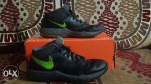 Pair Of Black-and-green Nike Sneakers With Box