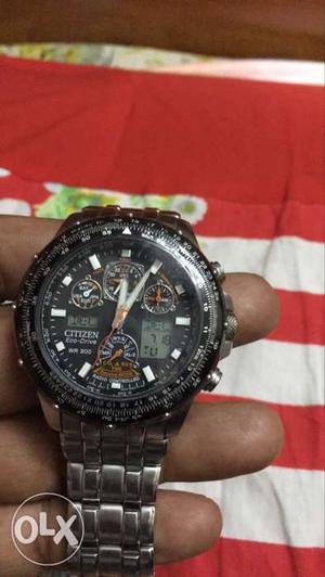 Round Black Citizen Chronograph Watch With Silver Link