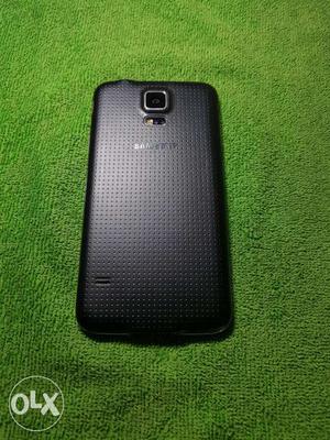 Samsung Galaxy S5 android phone with 16 mp camera
