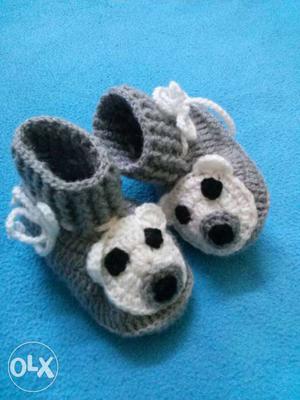 Toddler's Gray And White Knit With Bear Patch Shoes