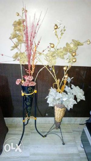2 PCs Flower stand/Vase with decorative plants..