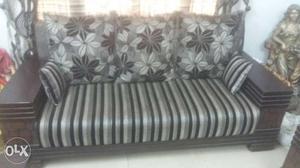 7 seater sofa set.. brand new condition