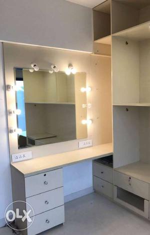 Make up mirror / desk / drawers