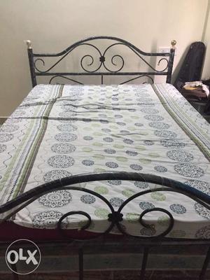 Steel cot + mattress for sale, just one year ild,