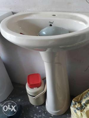 White Ceramic Pedestal Sink